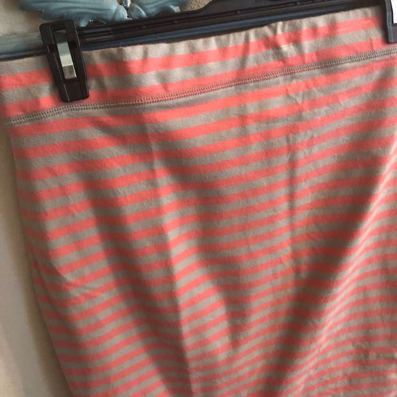Pencil skirts old navy. Very comfy - Picture 3 of 4